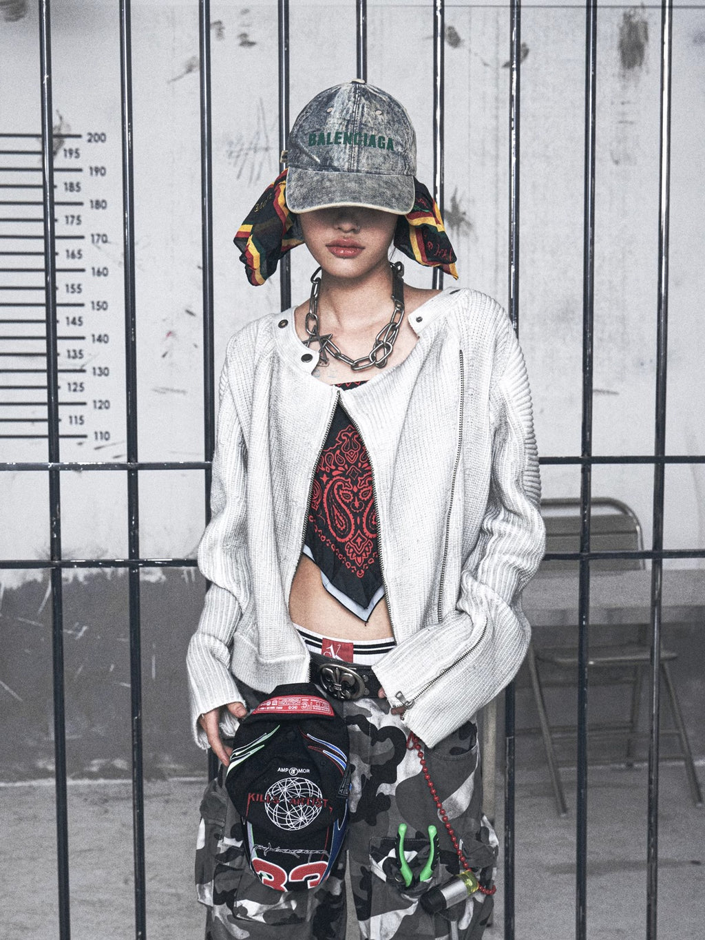 パッチワークデザインのカーディガンピットニットセータージャケット、ダーティダイ加工のダメージジャケット