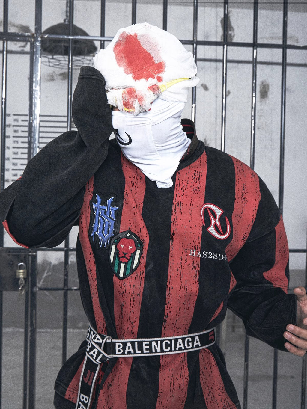 フェイク長袖粘着プリント立体刺繍トップス、洗いざらしカラーボール服