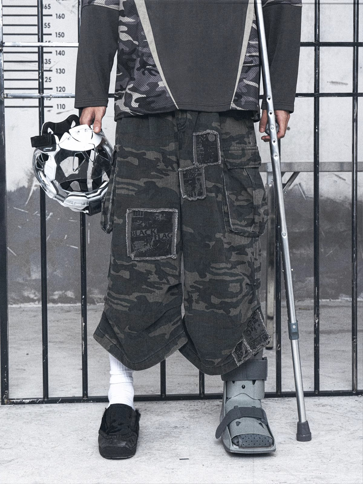 Washed distressed large pocket camouflage personalized patch fabric seven quarter pants baggy pants