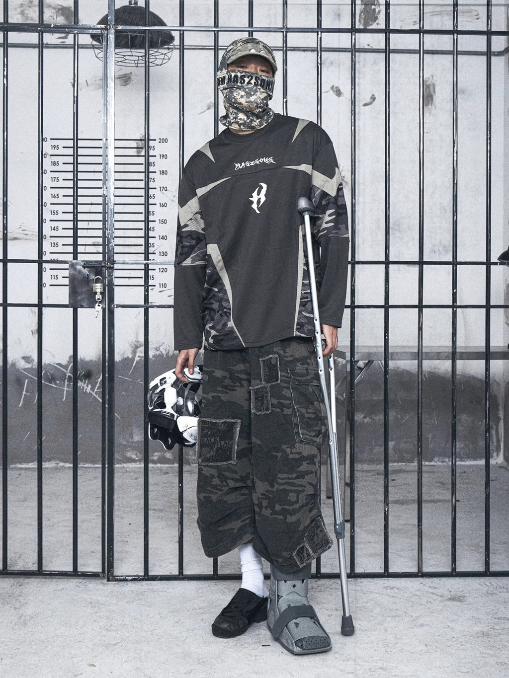 ウォッシュド加工の大きなポケット迷彩柄のパーソナライズされたパッチ生地のセブンクォーターパンツバギーパンツ