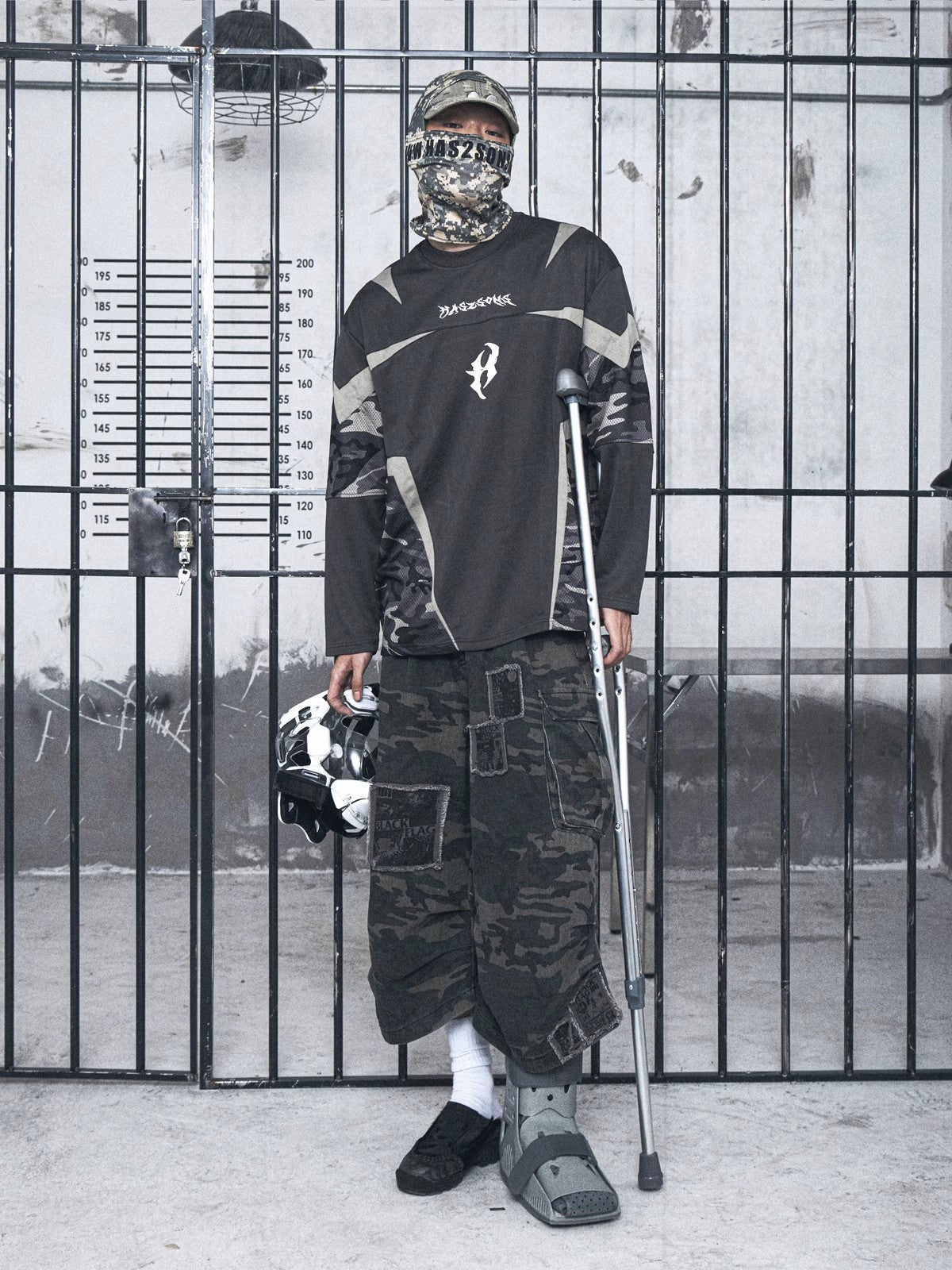 Washed distressed large pocket camouflage personalized patch fabric seven quarter pants baggy pants