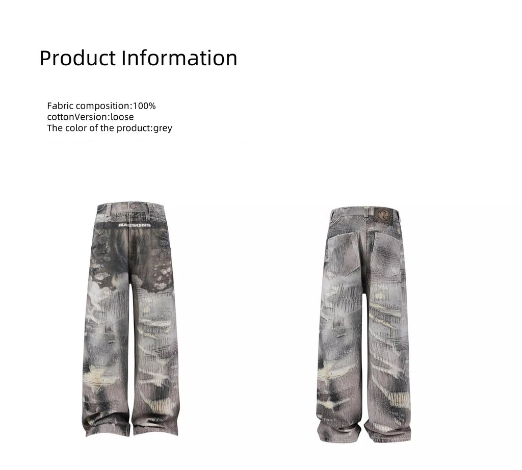 路上で着用されている偽の下着 2 組、だぶだぶのプリントが施された本物の破れたジーンズ